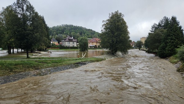 Ministerstvo životního prostředí poskytlo městu finanční pomoc domácnostem postiženým povodní