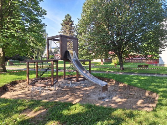 Tvoříme Jeseník: Děti si již užívají nové herní zařízení