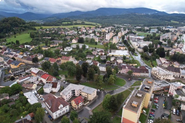 Pohled na ul. Poštovní a nám. Svobody - září 2025 (foto Kostas Joanidis)