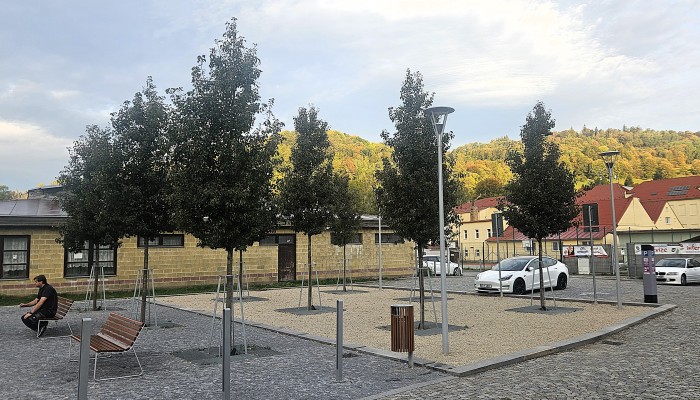 Ulice Tyršova: Proluka u tržnice (Obnova po povodních)