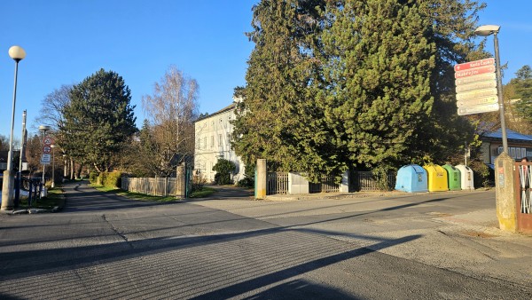 Křižovatka s ul. Karla Čapka byla provizorně zaasfaltována po obnově plynovodu (foto duben 2026)