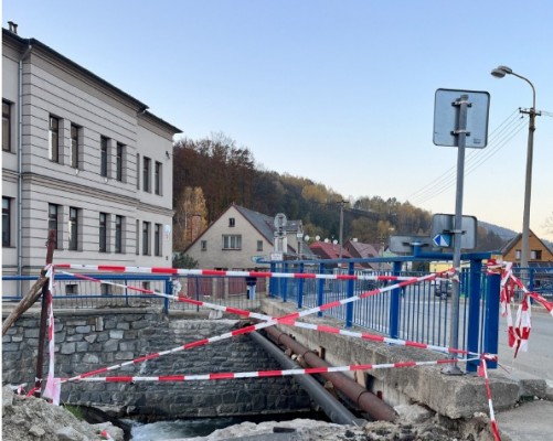 Chybějící lávka u ZUŠ Jeseník