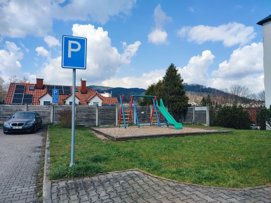 Herní prvky v ulici U Kasáren.