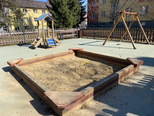 Dětské hřiště v ulici Vaškova.