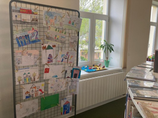 Obrázky byly vystaveny v Knihovně Vincence Priessnitze