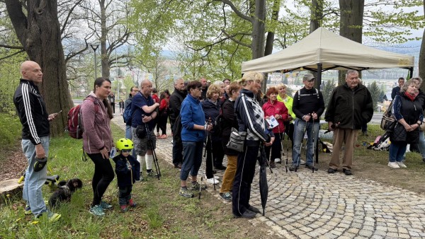 Vydali jsme se na první oficiální procházku po novém chodníku do lázní