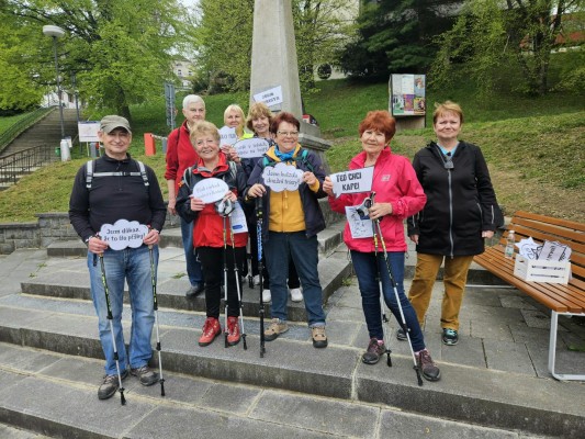 Vydali jsme se na první oficiální procházku po novém chodníku do lázní