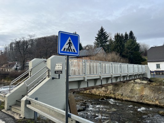 Lávka na Nábřežní po rekonstrukci