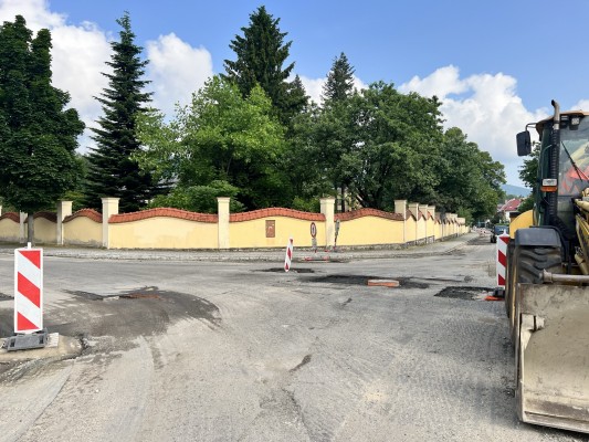 Stavební práce na obnově komunikací