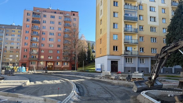 Pokračují práce na sídlišti Pod Chlumem