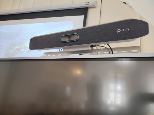 Videokonferenční zařízení pro online komunikaci