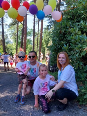 Kristýna Michálková s rodinou na Duhovém běhu města Jeseník